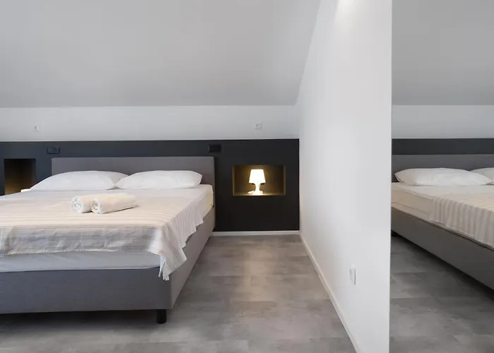 Ana 2 I 3 アパート *