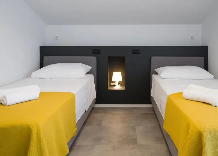 Ana 2 I 3 アパート *