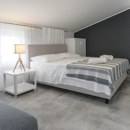 Ana 2 I 3 Apartman Malinska