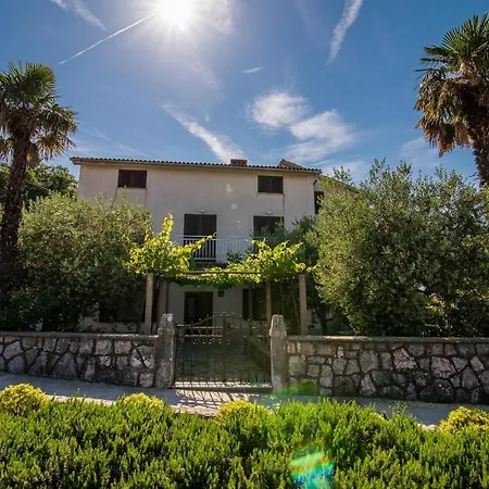 Apartman Ana 2 I 3 *